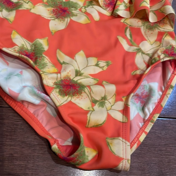 Baby Gap Ruffle bathing suit - Picture 2 of 5